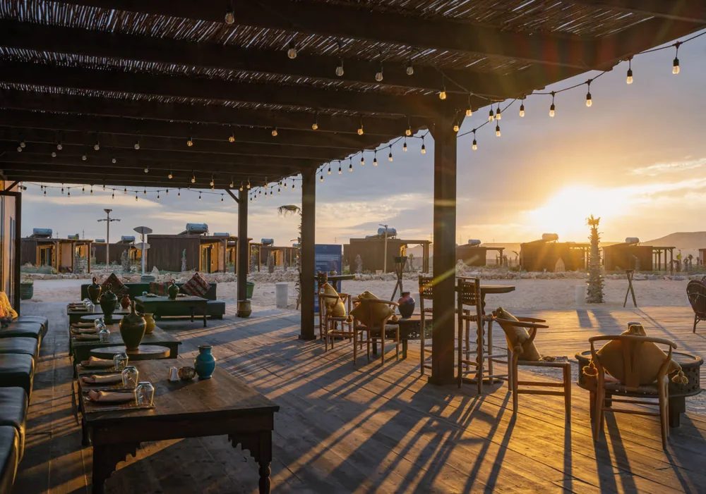 La terrasse de MIA Dakhla au coucher du soleil